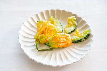 季節料理　花ズッキーニのフリット