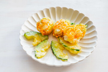 季節料理　花ズッキーニのフリット