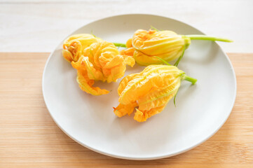 希少なズッキーニの花