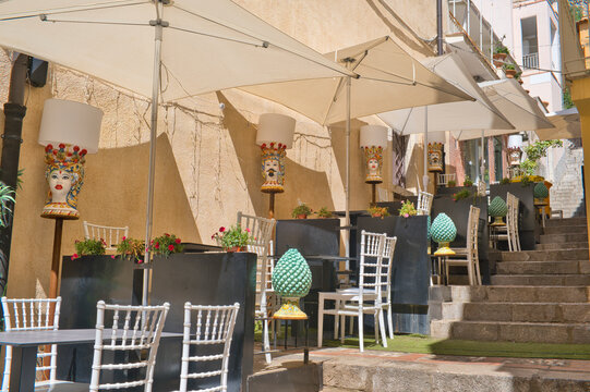 Fototapeta narrow streets and alleys in Taormina, Sicily, Italy