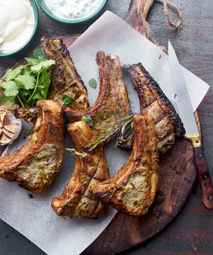 Garlic and rosemary lamb chops with cilantro marinade