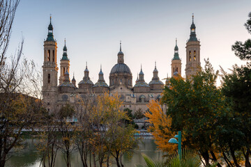 Naklejka premium Zaragoza Basilica del Pilar cathedral from the other side of Ebro river, in Spain