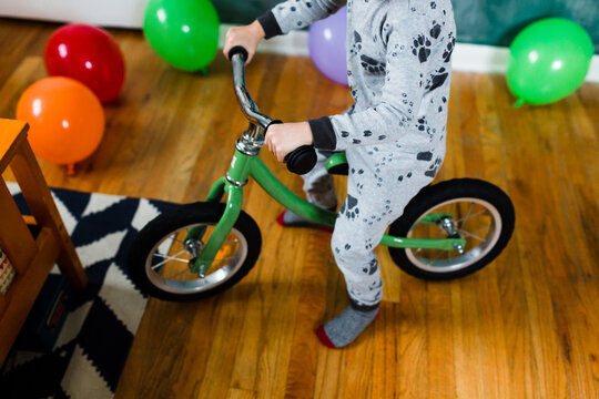 Boy celebrates 4th birthday at home with family