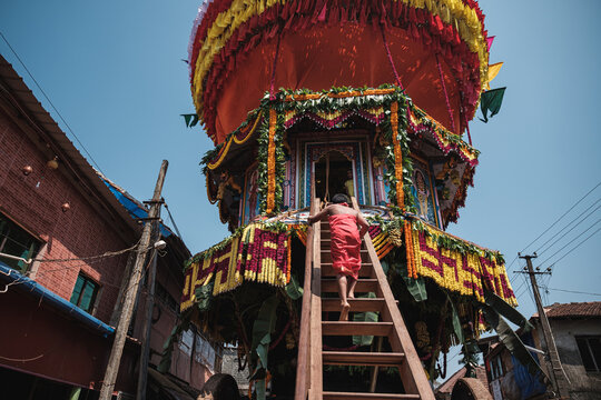 A brahmin climbing the ladder to the Shiva chariot.