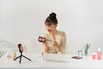  Influencer woman live streaming cosmetics product review