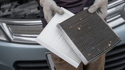 The master changes the cabin air filter of the car. - obrazy, fototapety, plakaty