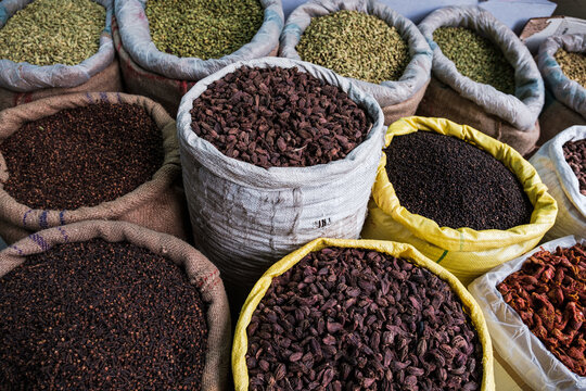 Cloves, cardamom and fennel and pepper