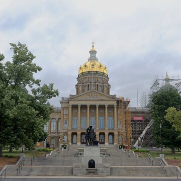 Iowa State Capitol and Des Moines Skyline