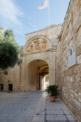 Fototapeta na wymiar beautiful view of ancient narrow medieval street town Mdina, Malta