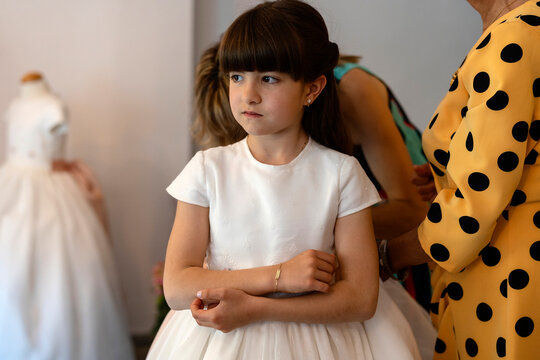 Mom helping  daughter to dress up