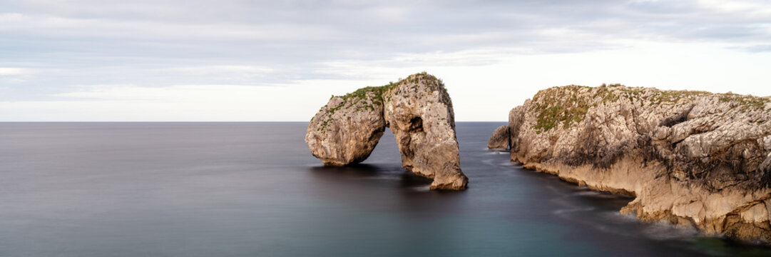 El Castro de las Gaviotas O Islote Desfuracado Arch Austurias co