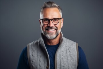 Obraz premium Portrait of a handsome mature man with eyeglasses smiling at the camera