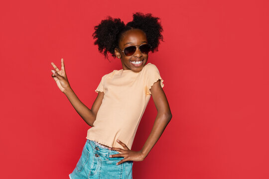 Cheerful black girl in sunglasses