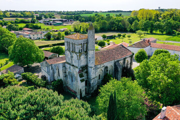 Fototapeta na wymiar Eglise St Vivien à La Vallée, Charente Maritime, France