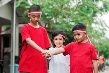 Naklejka premium Indonesian kids boy and girl celebrate independence day at outdoor