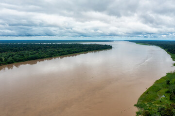 En la zona entre Leticia y Puerto Nariño, Colombia, se pueden apreciar estas vistas del  río Amazonas 