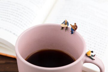 Readers on mini creative Coffee cup