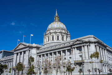 Obraz premium The imposing San francisco city hall on a sunny day