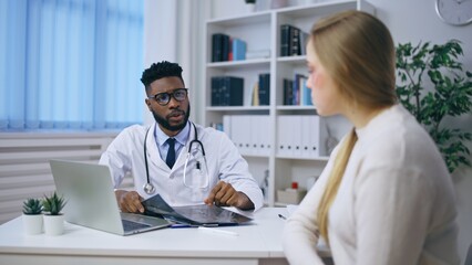 Fototapeta premium Female patient with fractured bone visiting doctor's office, traumatologist occupation