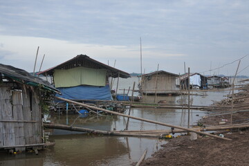 Fototapeta na wymiar fishing village on the river