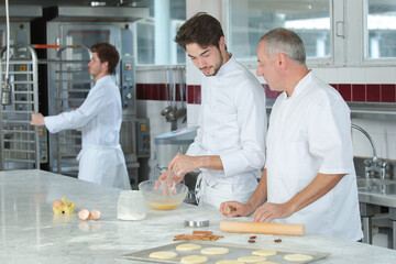 apprentice talking to chef during work in the kitchen