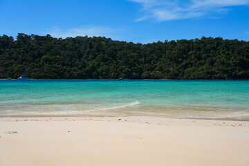 Naklejka na ściany i meble Beautiful beach with turquoise transparent waters on Koh Rok island (Ko Rok Noi) in Mu Ko Lanta National Park in the Andaman Sea, Krabi Province, Thailand