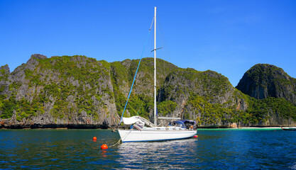 Fototapeta premium Sailboat in the shallow waters of Maya Bay on Koh Phi Phi Ley island in the Andaman Sea, Krabi Province, Thailand