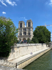 Quai de Seine et Notre Dame de Paris