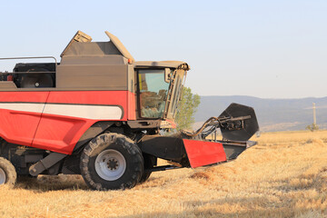 Obraz premium Image of combine harvester harvesting wheat.
