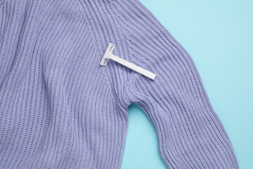 Disposable razor on a sweater, coil removal