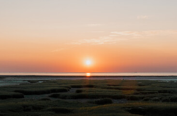 Fototapeta na wymiar beautiful sunset on the North Sea coast in Germany