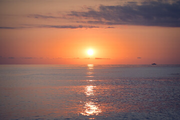 Naklejka premium Beautiful evening landscape with sunset over the sea water surface.