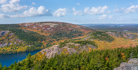 Fototapeta na wymiar Fall colors from the Pemetic Ridge Trail in Acadia National Park - view of Jordan Pond and the Bubbles