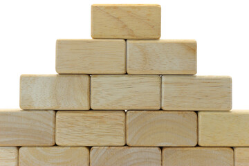 여러가지 사각형 원목블럭으로 만든 벽패턴