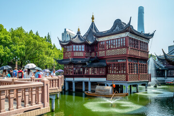 Obraz premium Mid-Lake Pavilion in yu garden, shanghai, china
