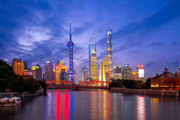 Fototapeta na wymiar Night view of Pudong in shanghai, china