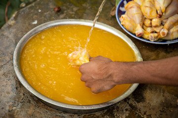 cleaning the chicken with turmeric powder