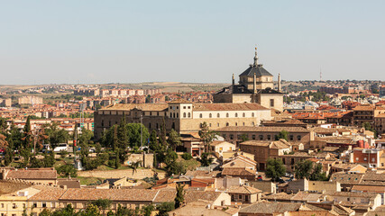 Fototapeta na wymiar Panoramic view of the city of Toledo from the old city centre