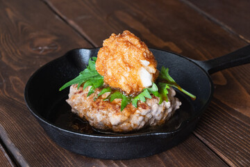 醤油味ソースの和風ハンバーグ。大根おろしと大葉をのせて。