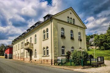 Bad Brambach, deutschland - Stadtpanorama mit altem Rathaus