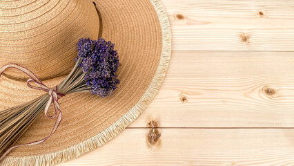 Obraz na płótnie Canvas Summer hat and lavender on wooden background 