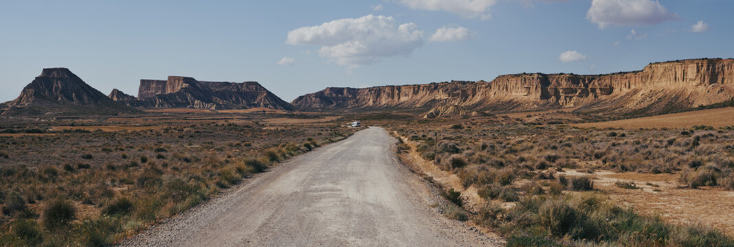 Panorama désert avec route