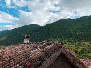 Fototapeta na wymiar roof and chimney of an old house in the mountains