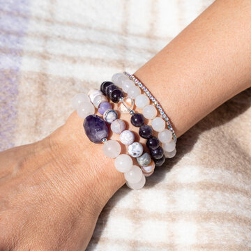 Gemstone beaded bracelet. Energy crystals, healing stone jewelry. Handmade accessories.
Chalcedony, amethyst. Birthstone.