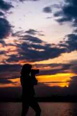 Obraz premium The Photographer Girl at the Sunset Time