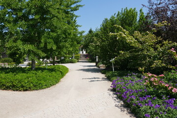 Obraz premium Gartenweg im Park der Gärten in Bad Zwischenahn