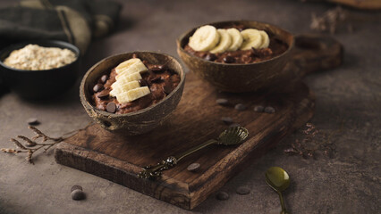 Coconut bowls with oat porridge