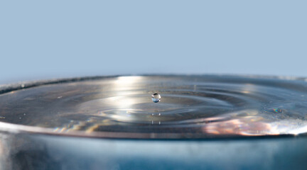 Fototapeta na wymiar drop of water dripping into the cup