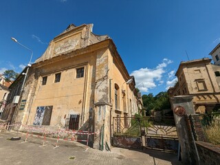 Obraz premium Bilina historical city center with fountains and cobble stone square, churches and castle above the old town