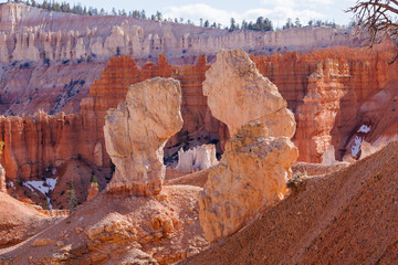 Rock formations and hoodoo’s from Queens Garden Trail in Bryce Canyon National Park in Utah during spring.


